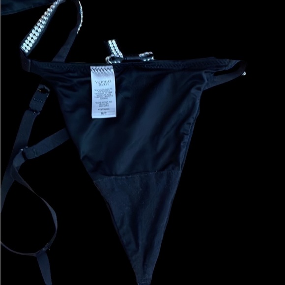 Victoria’s Secret Very Sexy Holiday Bra, Thong, & Skirt Set - Picture 13 of 15